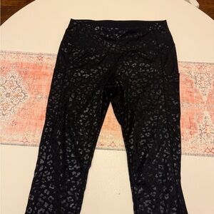 Women’s Black Leopard Print Cropped Leggings